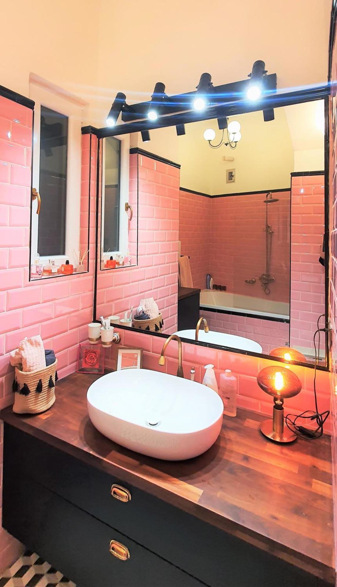 Rb64 - Classy & Spacious Near District Appartement