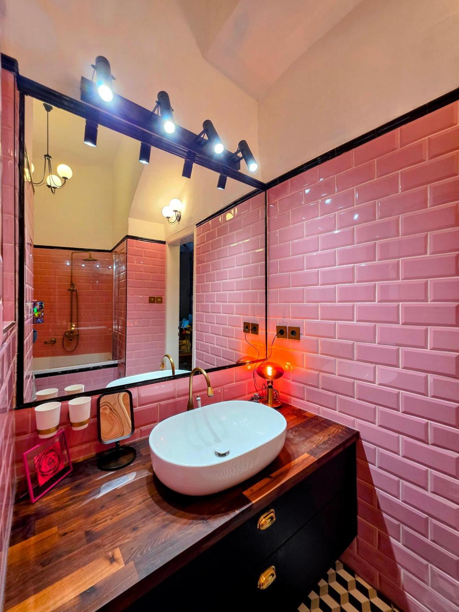 Rb64 - Classy & Spacious Near District Appartement *