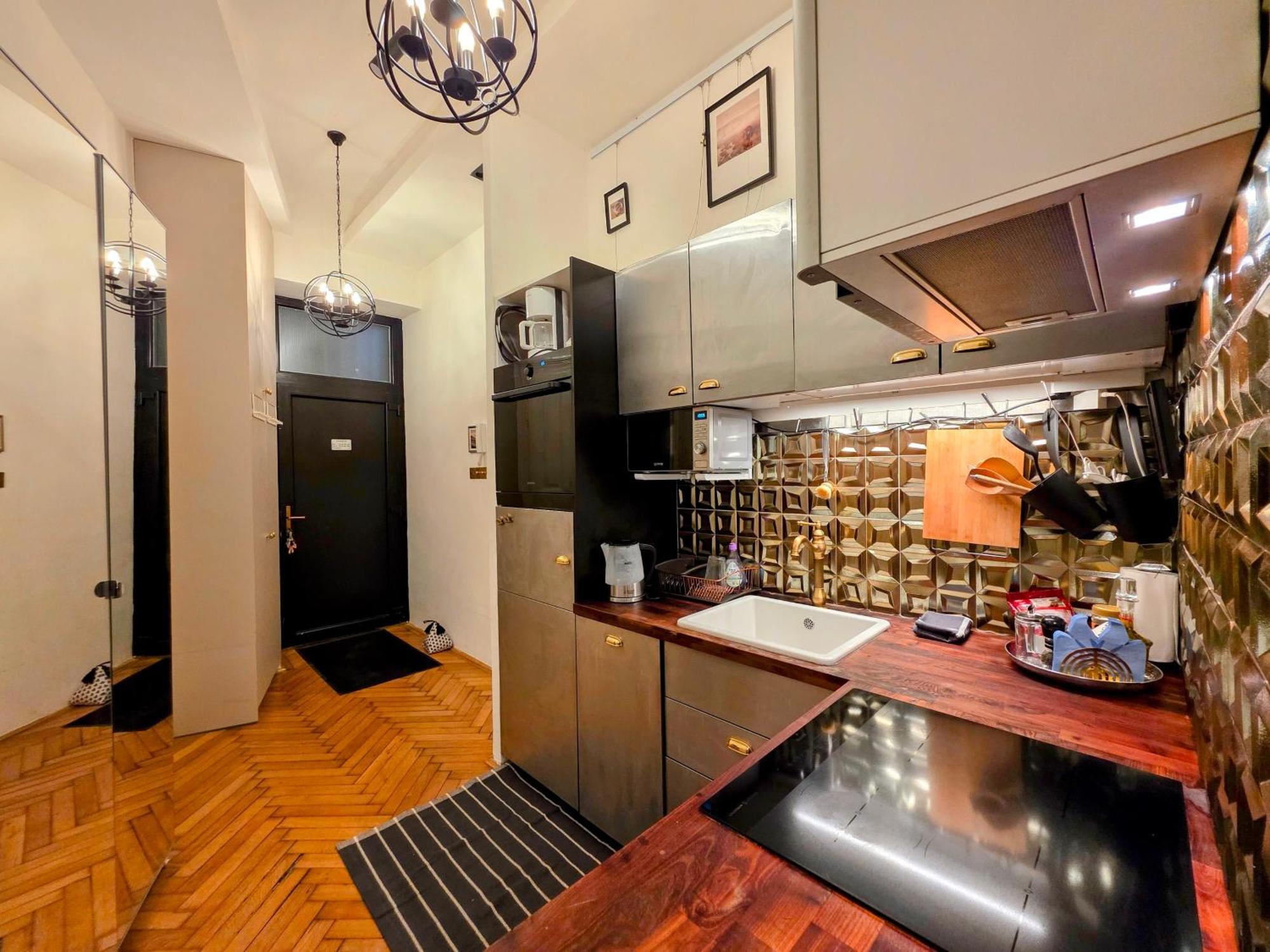 Rb64 - Classy & Spacious Near District