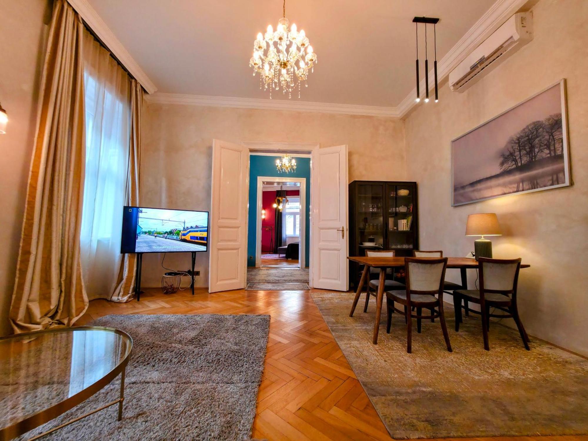 Rb64 - Classy & Spacious Near District