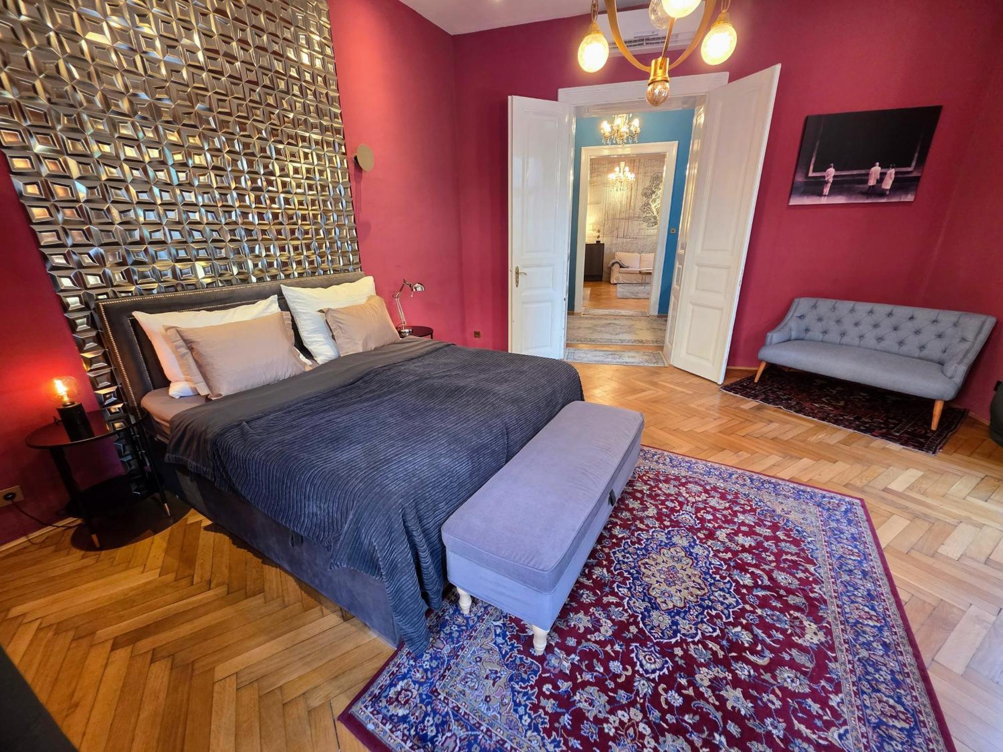Rb64 - Classy & Spacious Near District *