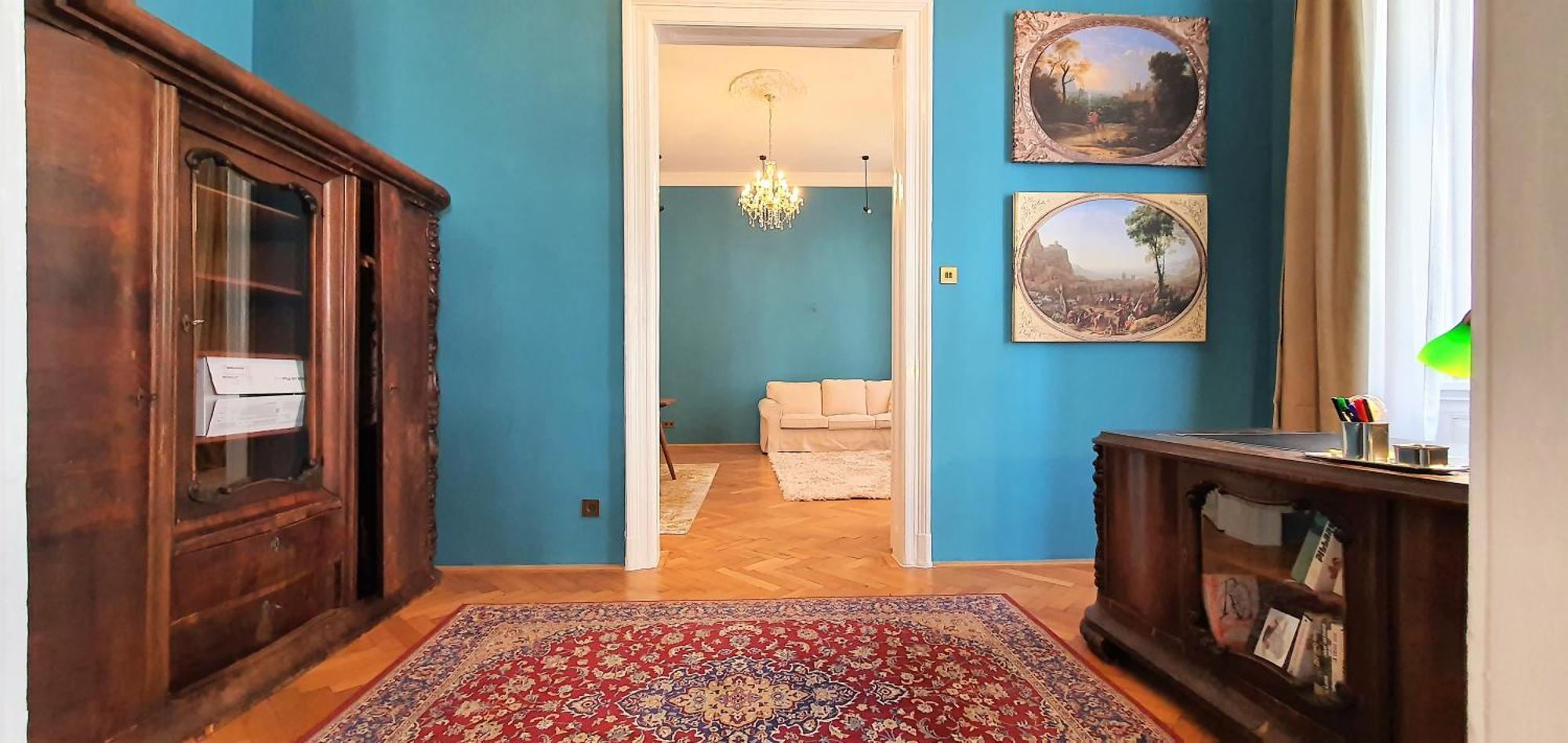 R64 - Classy & Spacious Home Near Villa District